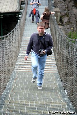 Peter auf der Hängebrücke