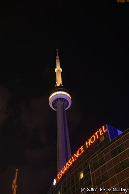 CN Tower bei Nacht