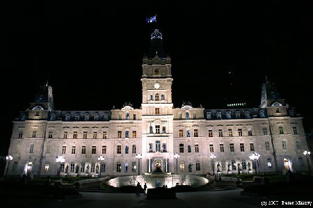 Parlament von Quebec bei Nacht