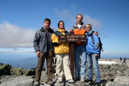 Peter Nicole Holger und Ela auf dem Gipfel des Mt. Washington